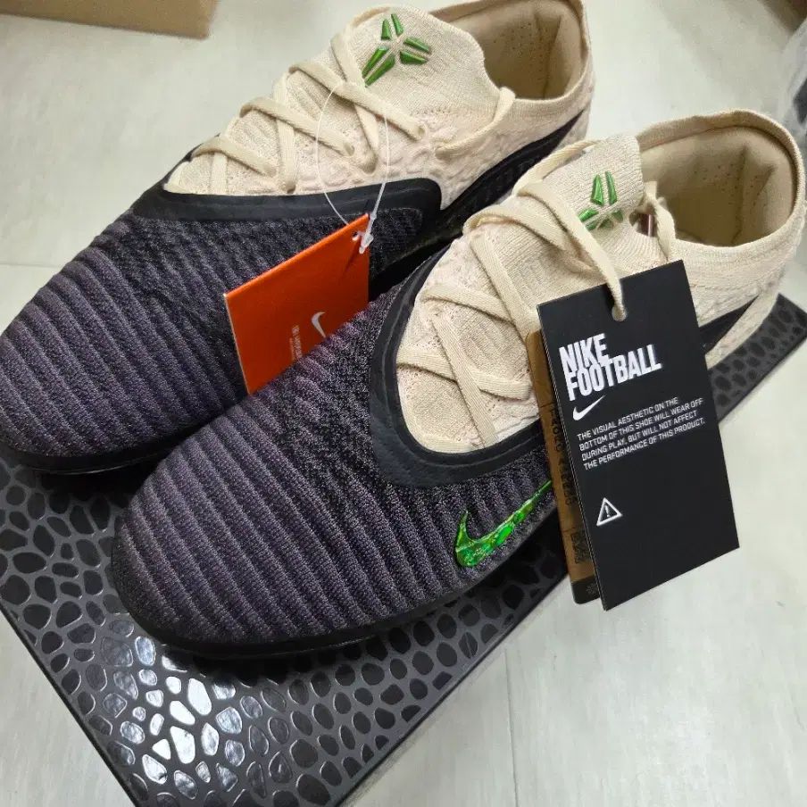 FANTOM 6 LOW elite FG コービー ブラックマンバ