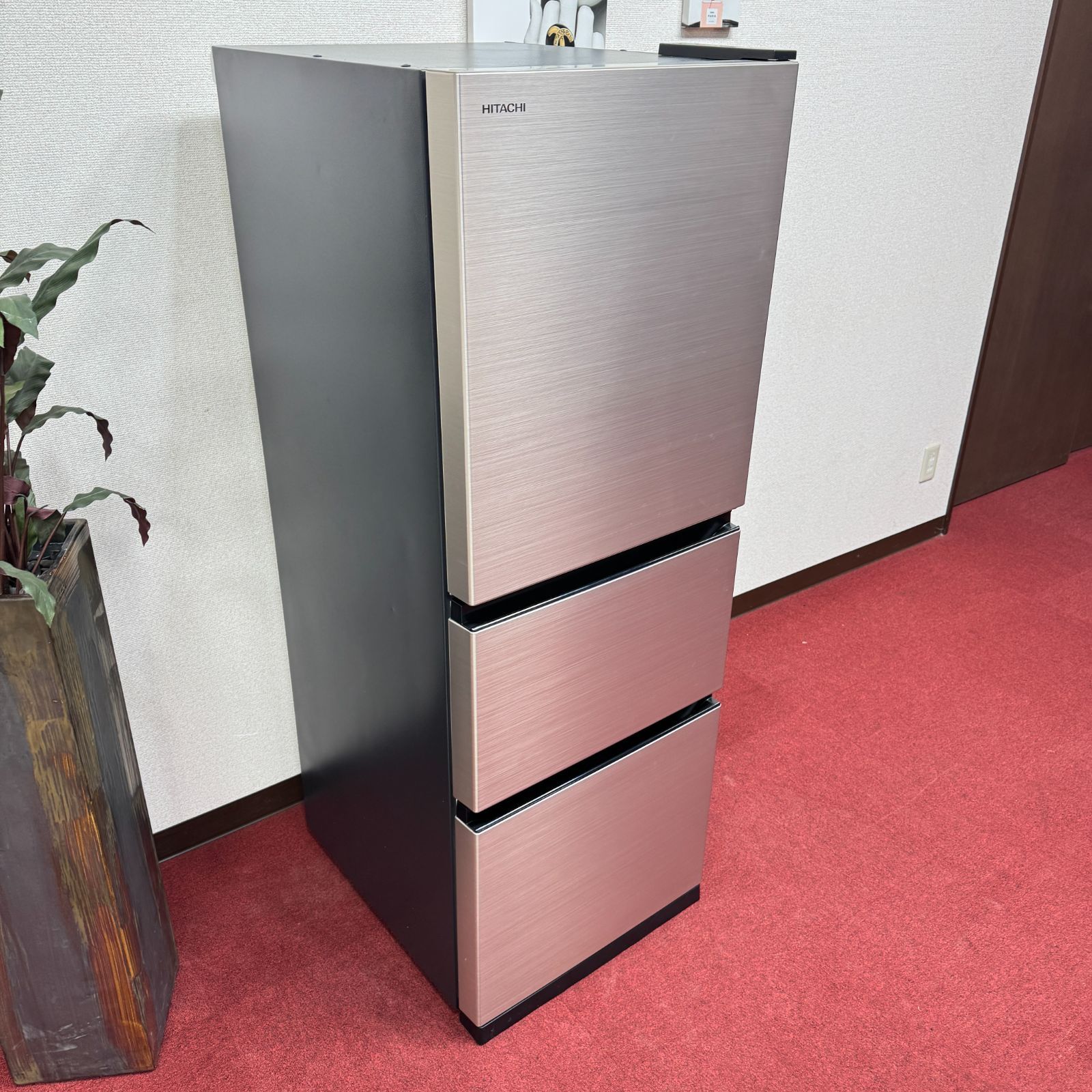 東京23区送料無料　超美品日立2024年製3ドア冷蔵庫265L　洗浄/除菌済み 東京23区送料無料 未使用に近い日立3ドア冷蔵庫 2024年製365L R-27TV