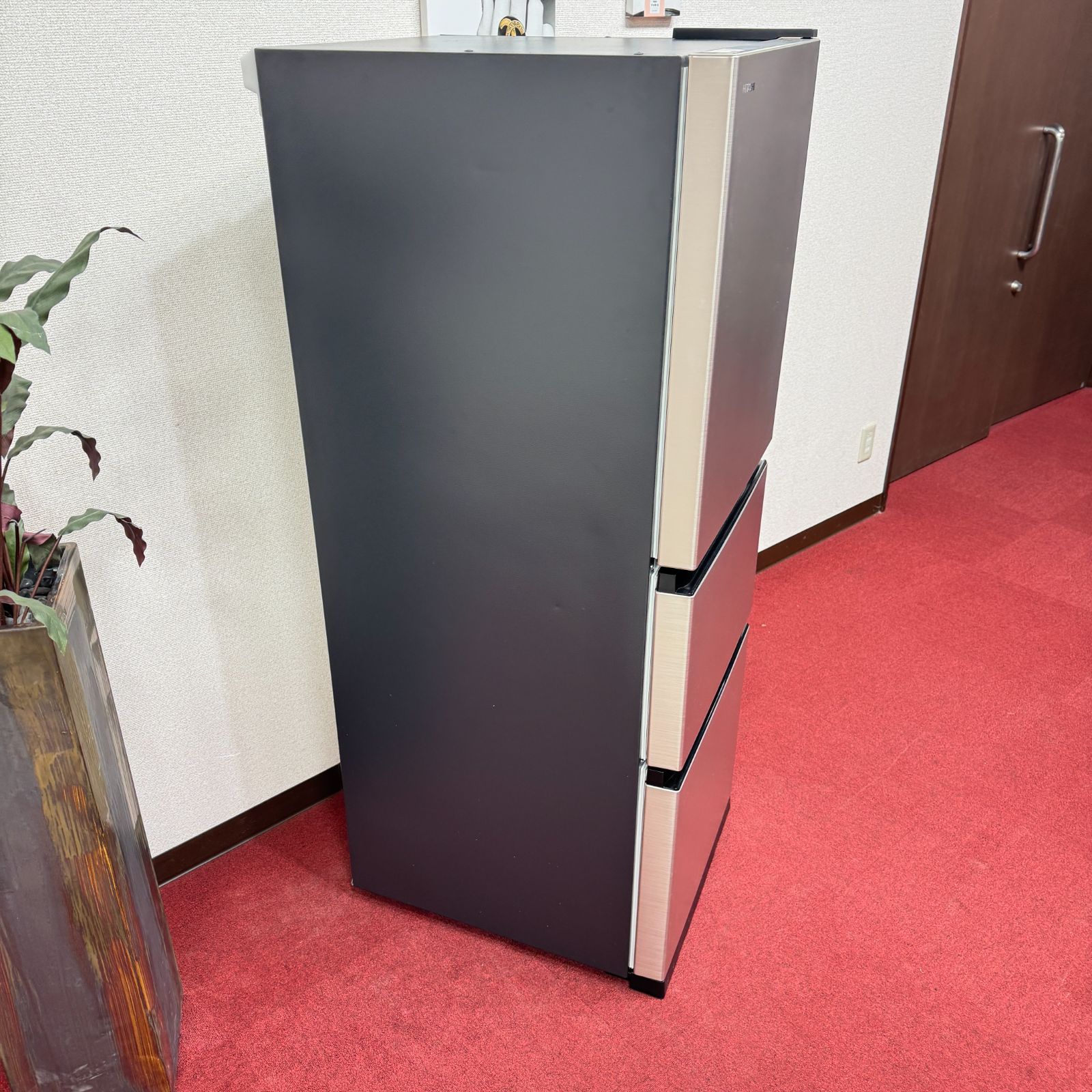 東京23区送料無料　超美品日立2024年製3ドア冷蔵庫265L　洗浄/除菌済み 東京23区送料無料 未使用に近い日立3ドア冷蔵庫 2024年製365L R-27TV