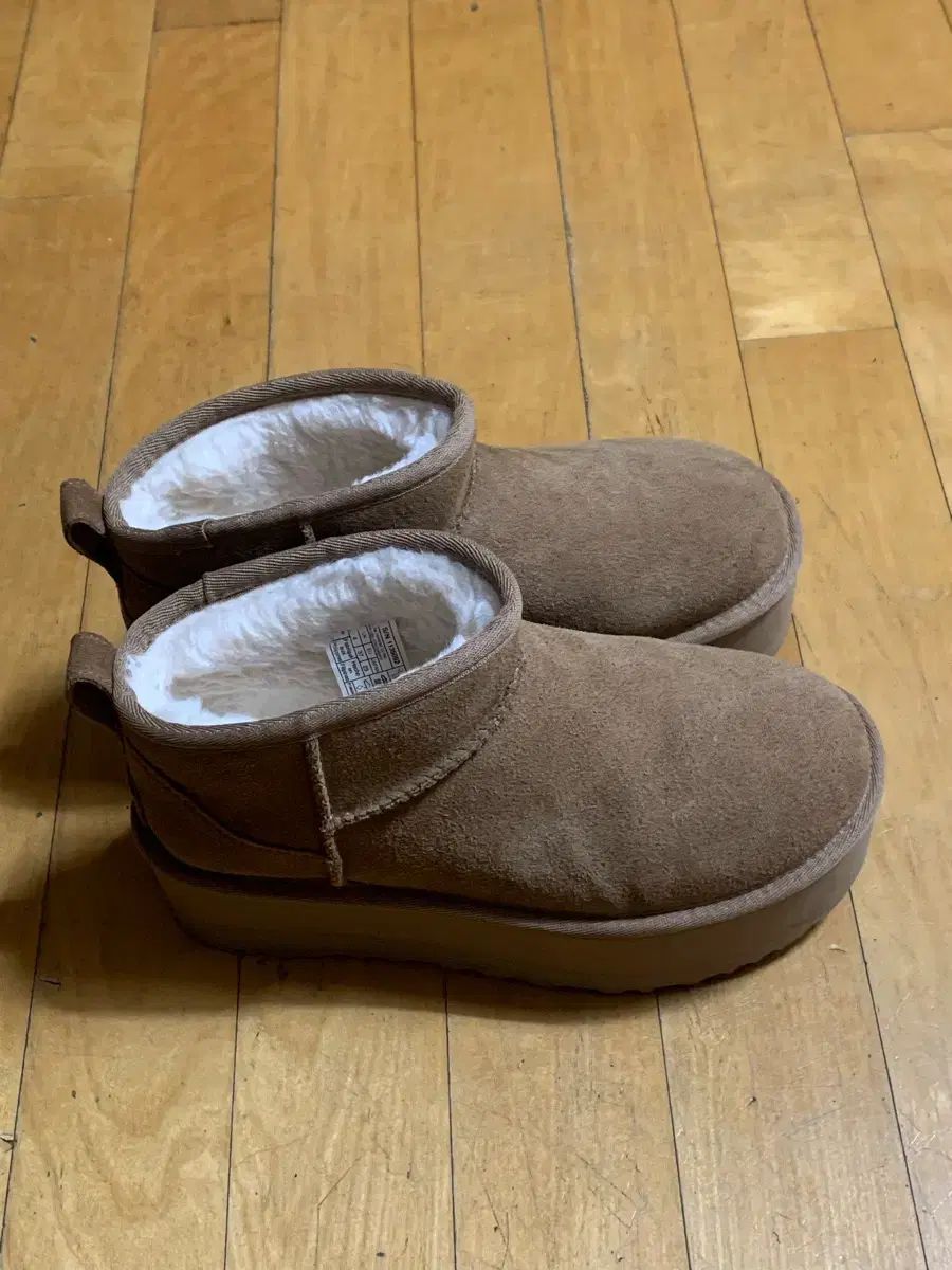 アグ Classic ウルトラ ミニ フラットフォーム ブーツ チェスナット US 6 W 230