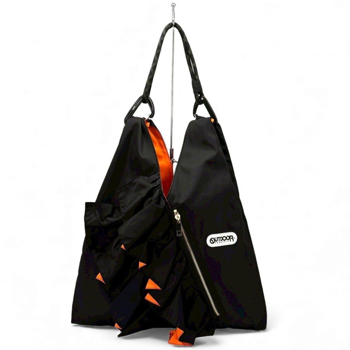 甘さを抑えた主役感】 Risley × OUTDOOR トライアングルフリルバッグ