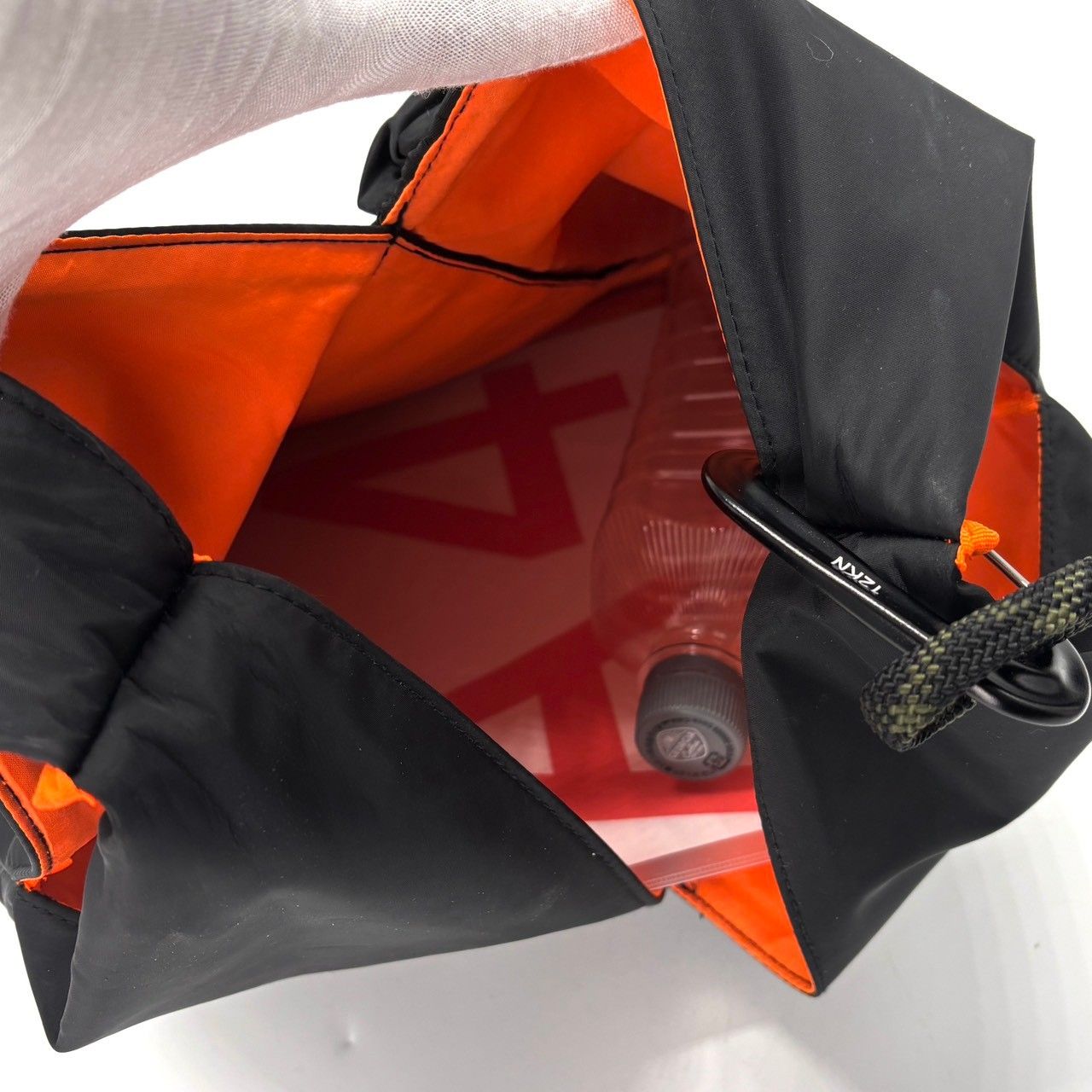 甘さを抑えた主役感】 Risley × OUTDOOR トライアングルフリルバッグ