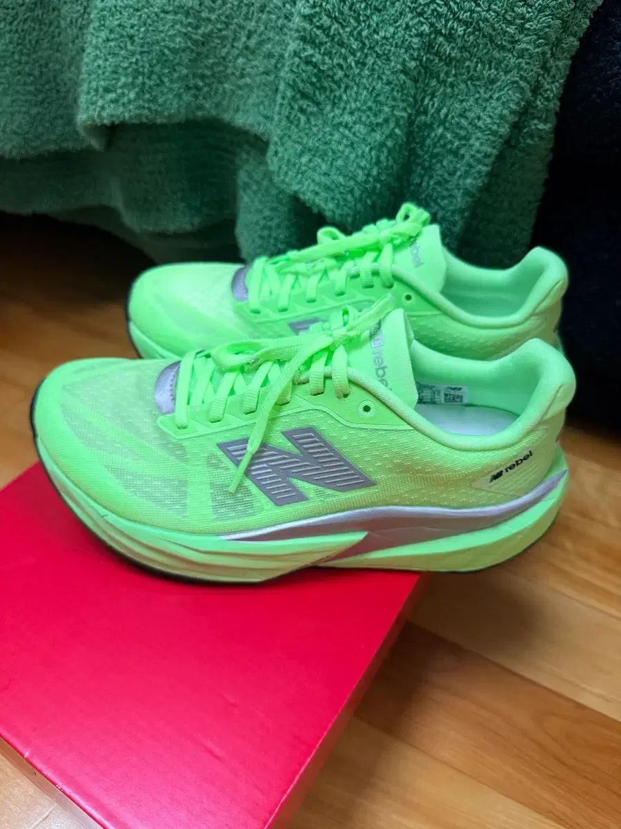 ニュー ンス フューエルセル レベル V 5 蛍光 サイズ38 240