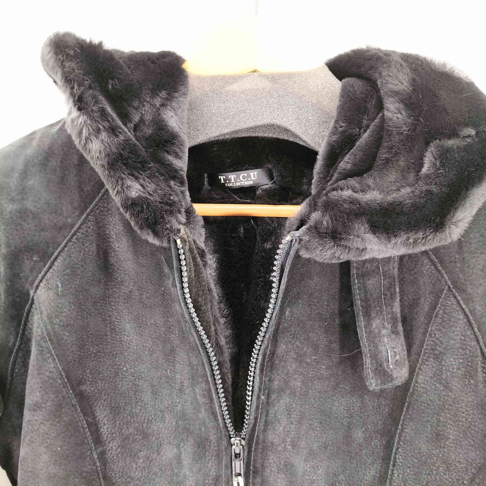 フーデッドムートンコート