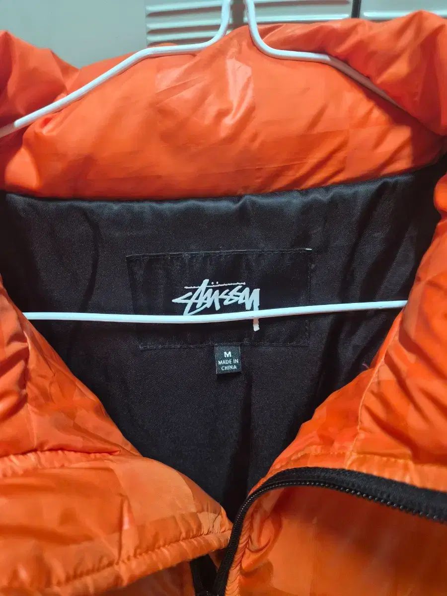 ショップ STUSSY オレンジ色 CHECK パータン ダウン アウター STUSSY