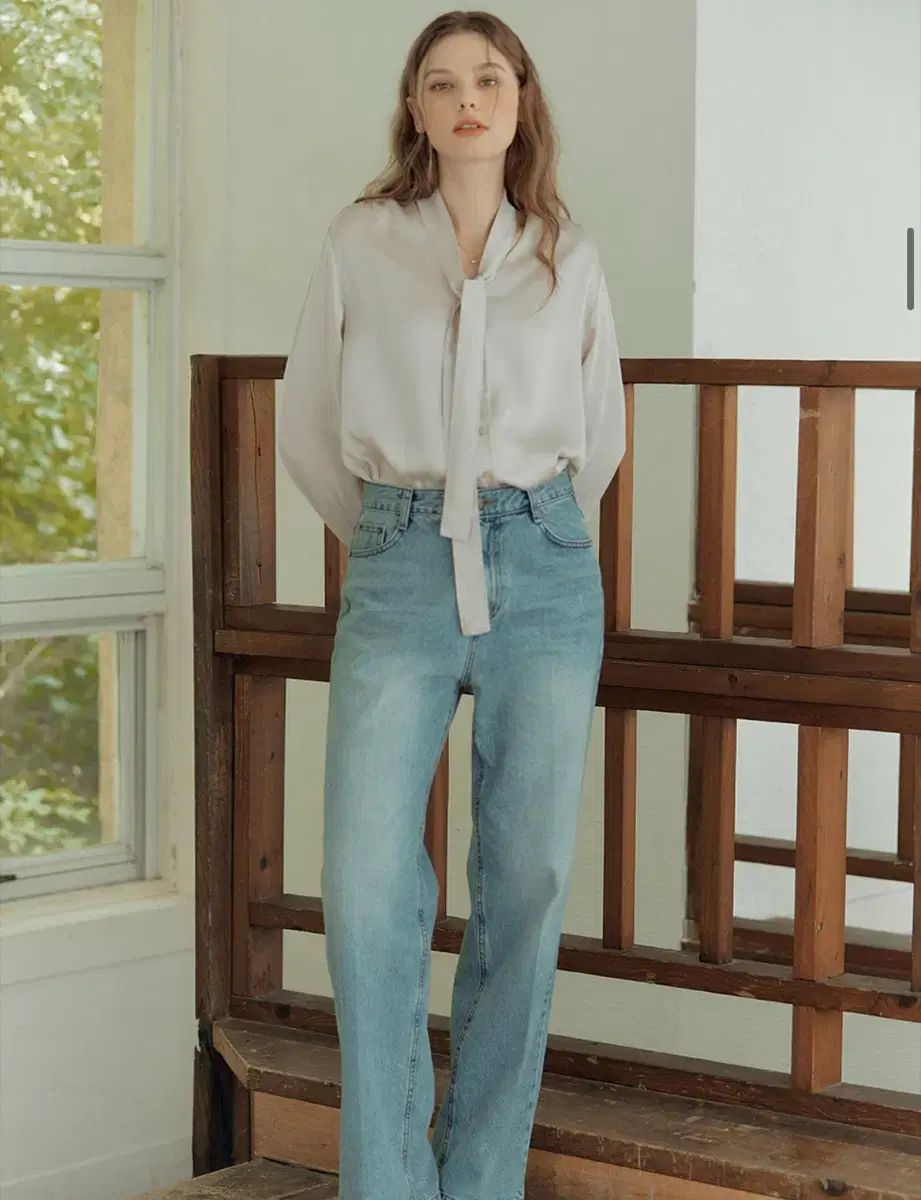 ドヘベ Camila Tie Silky Blouse Light Beige