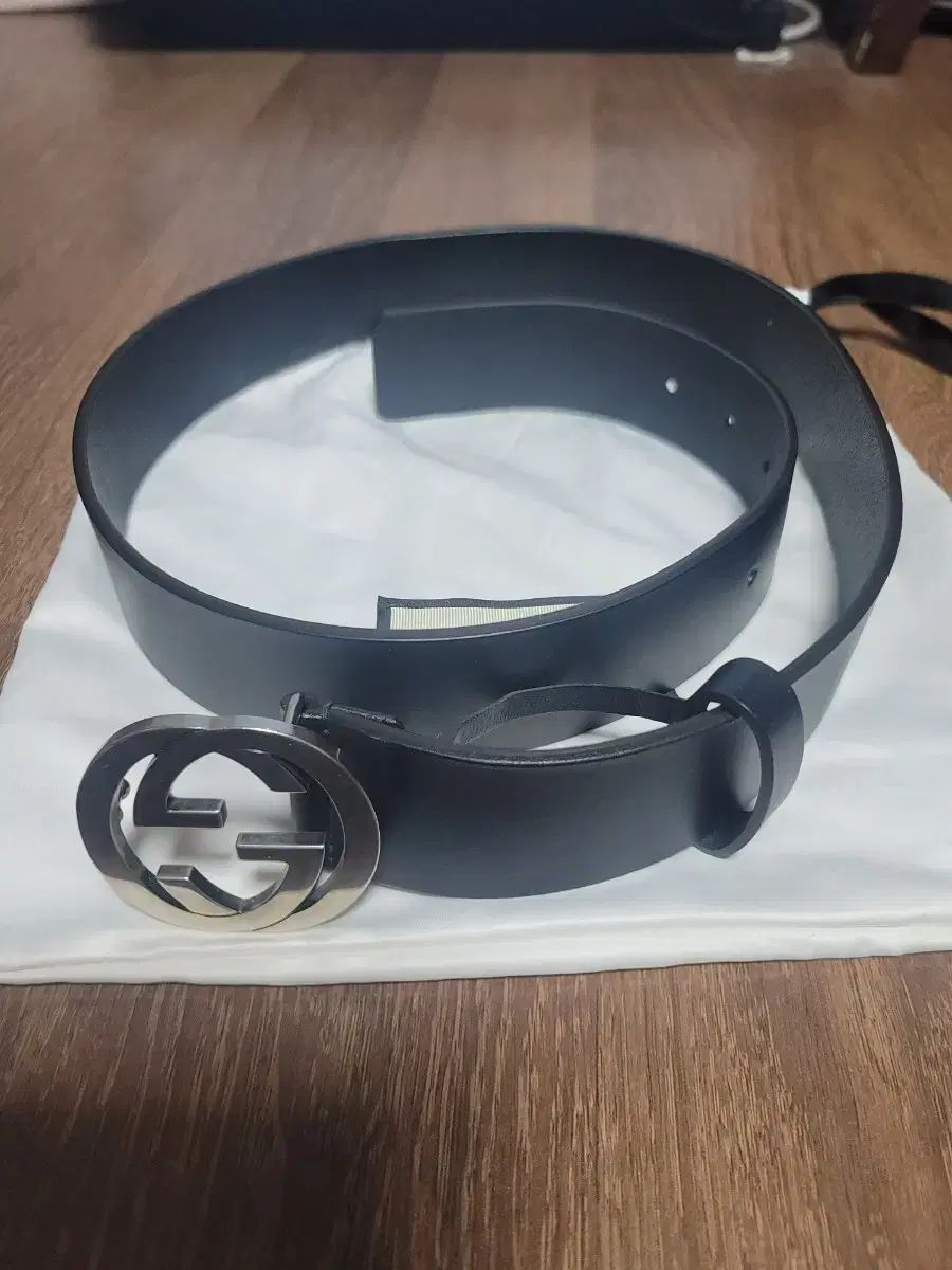 グッチ シグネチャー ロゴベルト 31