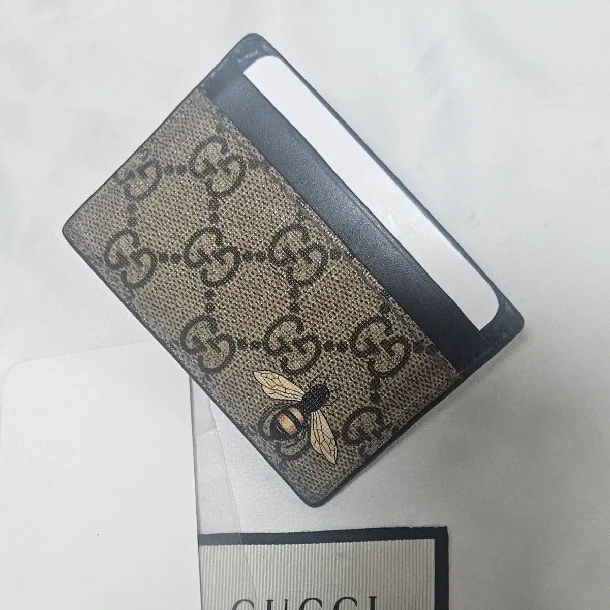 グッチ GG シュプリーム カードウォレット みつばち