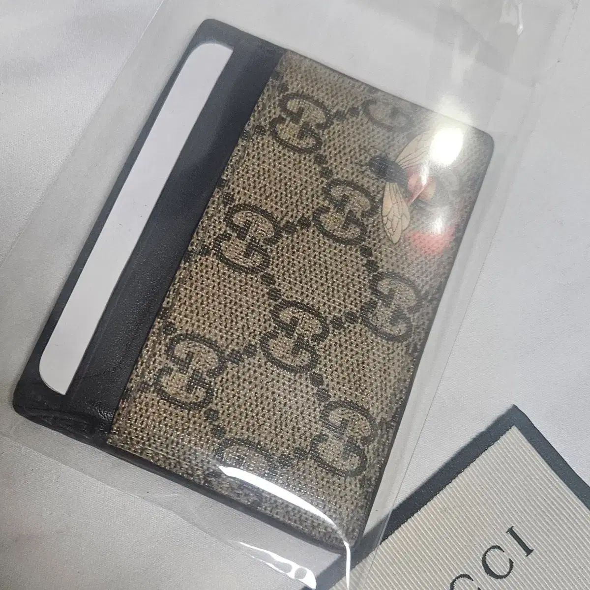 グッチ GG シュプリーム カードウォレット みつばち