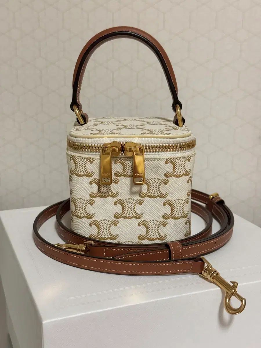 セリーヌ トリオンフ ミニ バニティ カーフスキン クロスバック