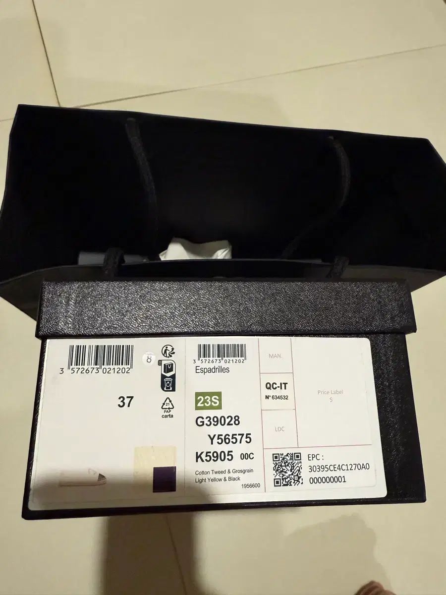 アイボリー ブラック