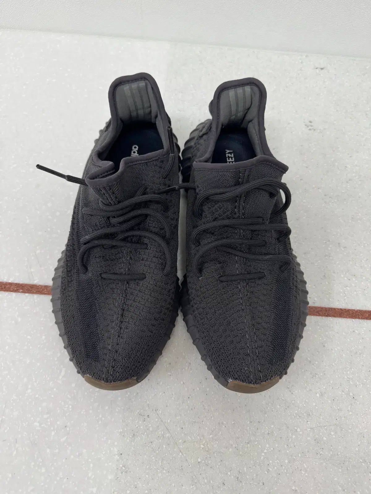 アディダス イージーブースト 350 ブラック