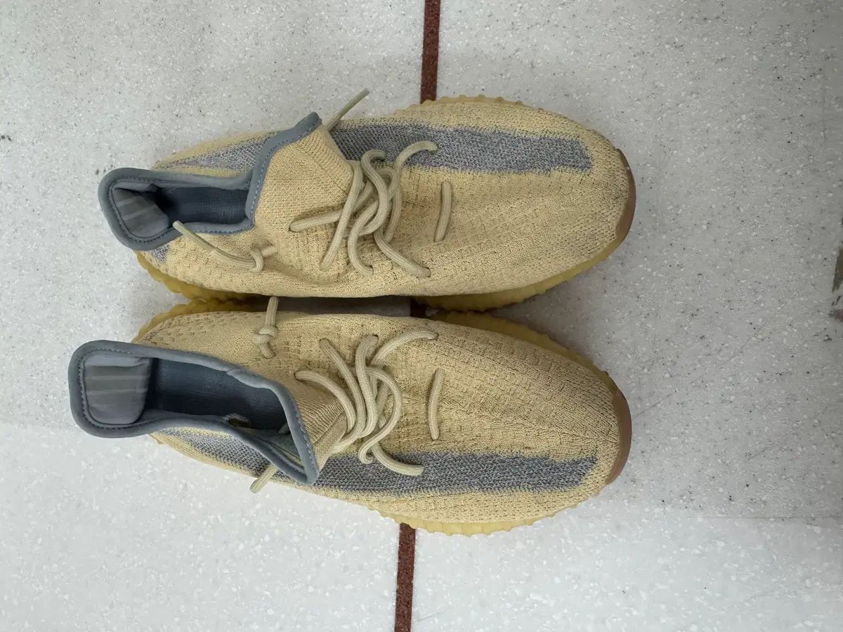 adidas イージーブースト 350