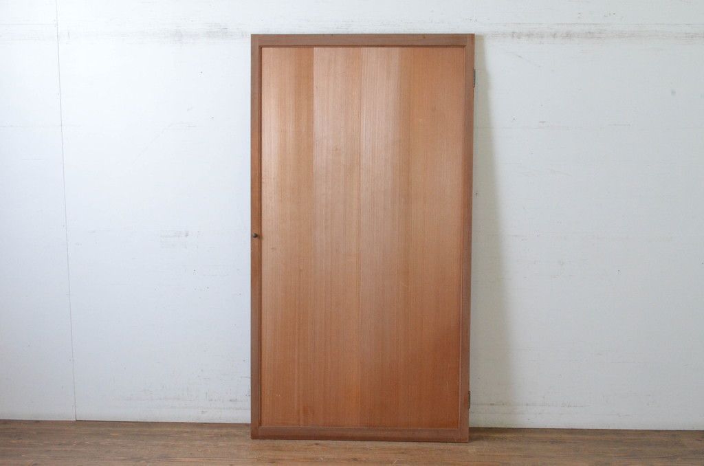 現状販売 板戸扉 アンティーク建具 上手物 柾目 真鍮つまみ付き 舞良戸 帯戸 ドア 4～7営業日前後で発送 修理加工希望の方3ヶ月程で発送 R-065080