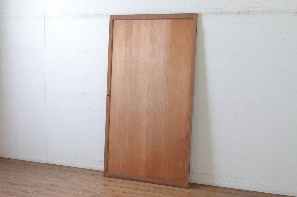 現状販売 板戸扉 アンティーク建具 上手物 柾目 真鍮つまみ付き 舞良戸 帯戸 ドア 4～7営業日前後で発送 修理加工希望の方3ヶ月程で発送 R-065080