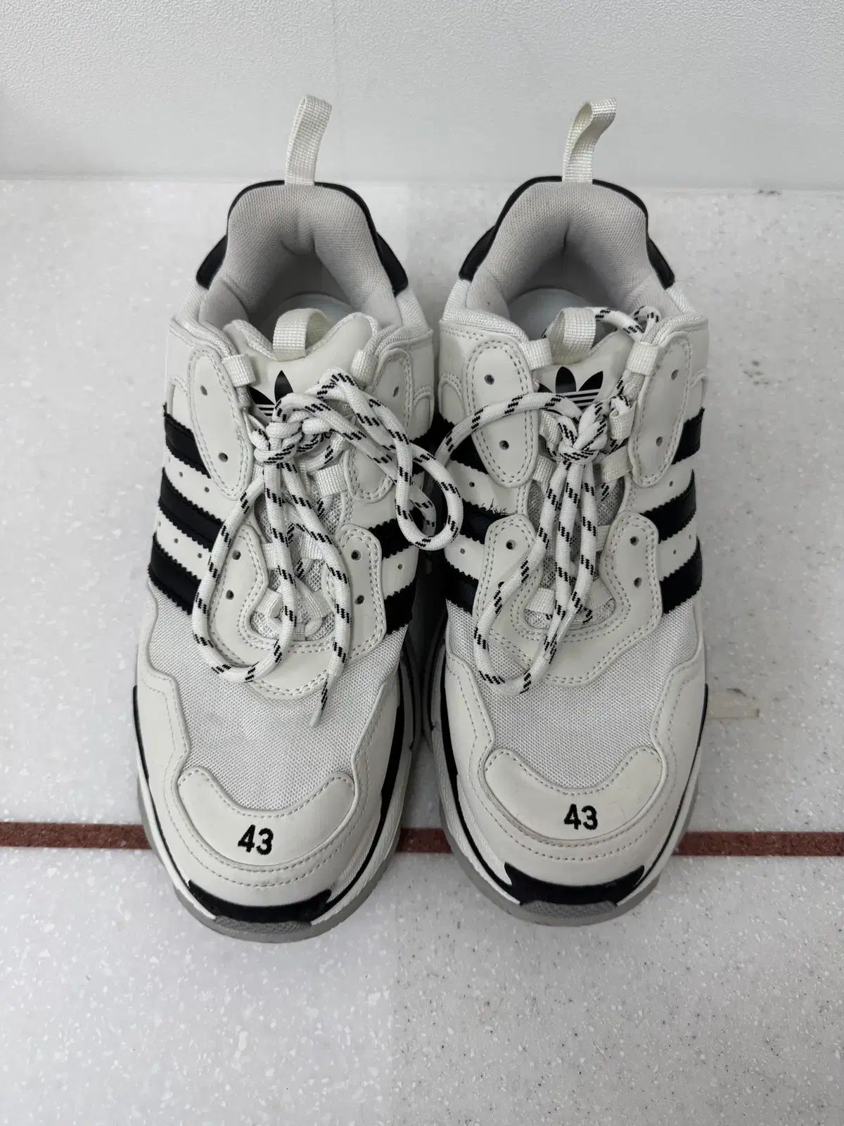 アディダス バレンシアガ トリプルS