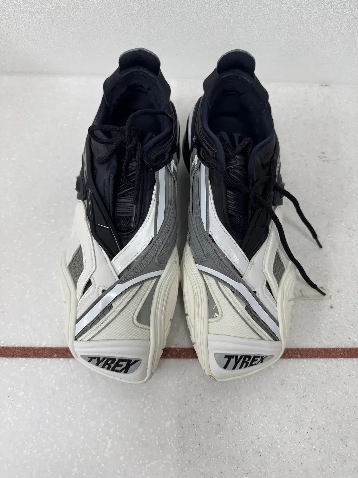 バレンシアガ タイレックス 白黒 43 サイズ