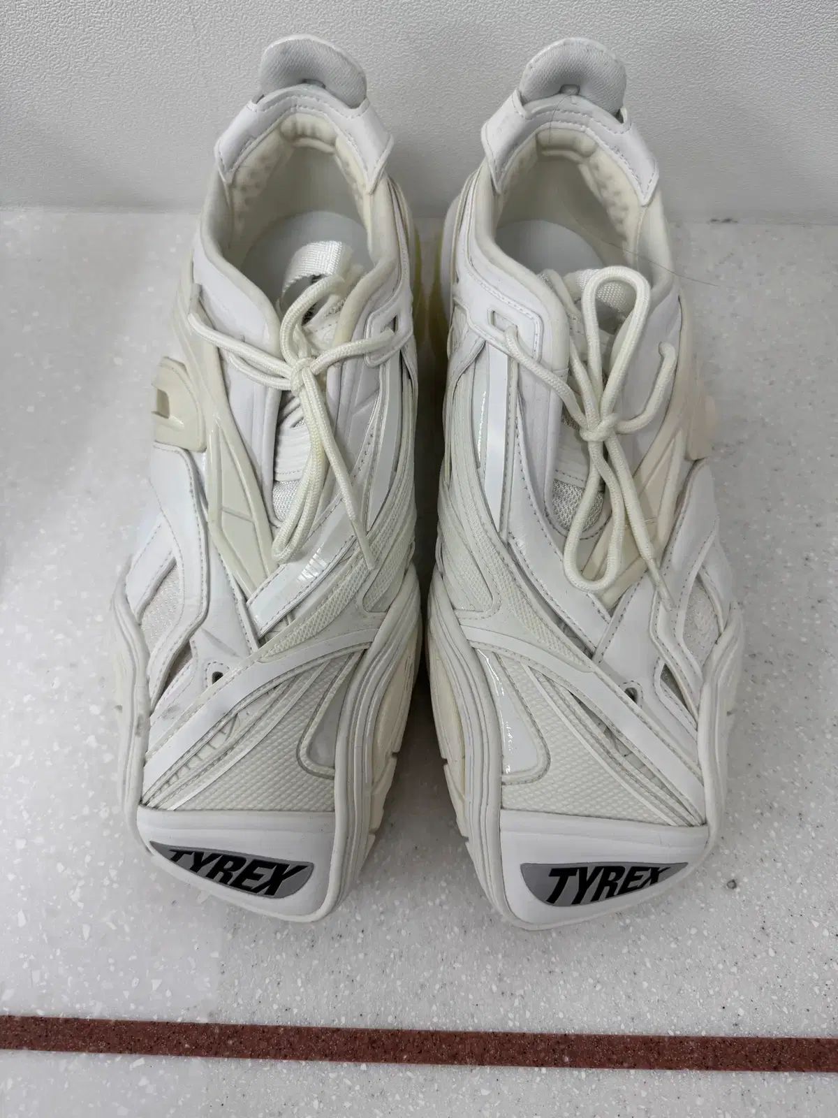 バレンシアガ タイレックス 白 カラー 43 サイズ 出品 - メルカリ