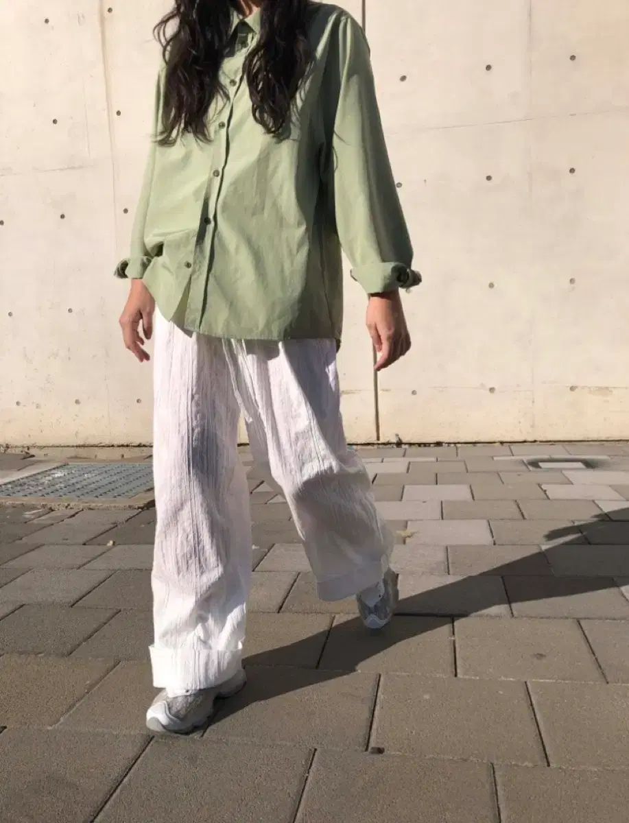 エクリースのノア パータン バンド パンツ アイボリー