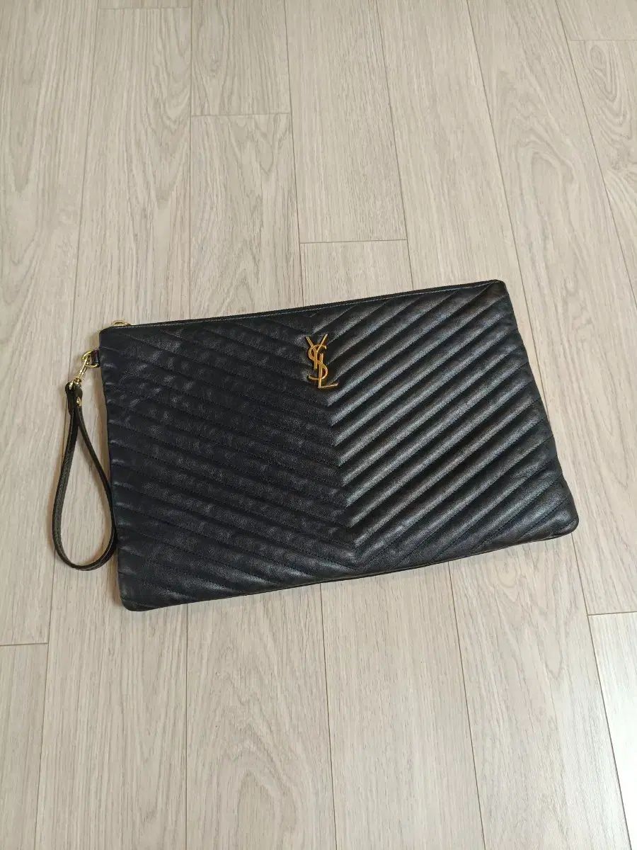 YVES SAINT LAURENT イヴ サンローラン マトラッセ クラッチバッグ large₍ラージ