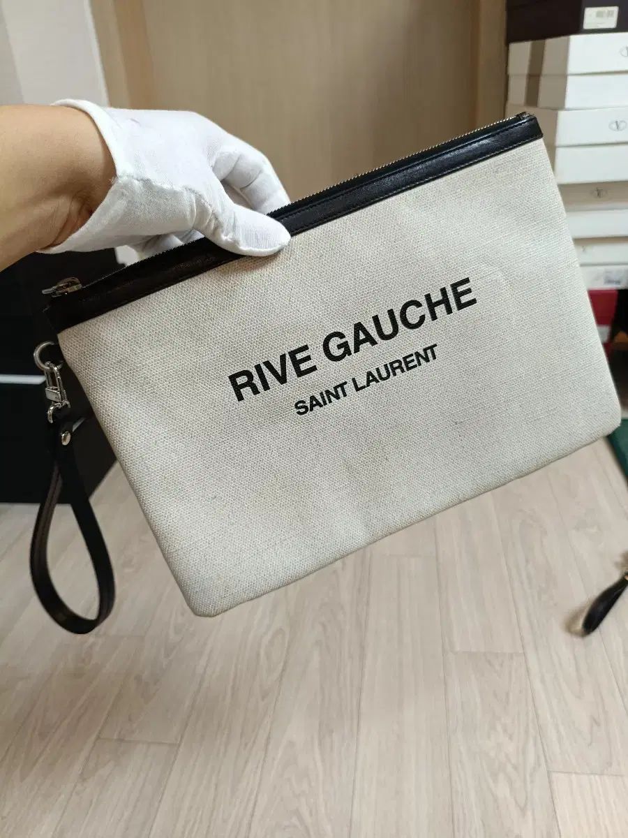 イヴ サンローラン リーヴ ゴーシュ ポーチ クラッチバッグ