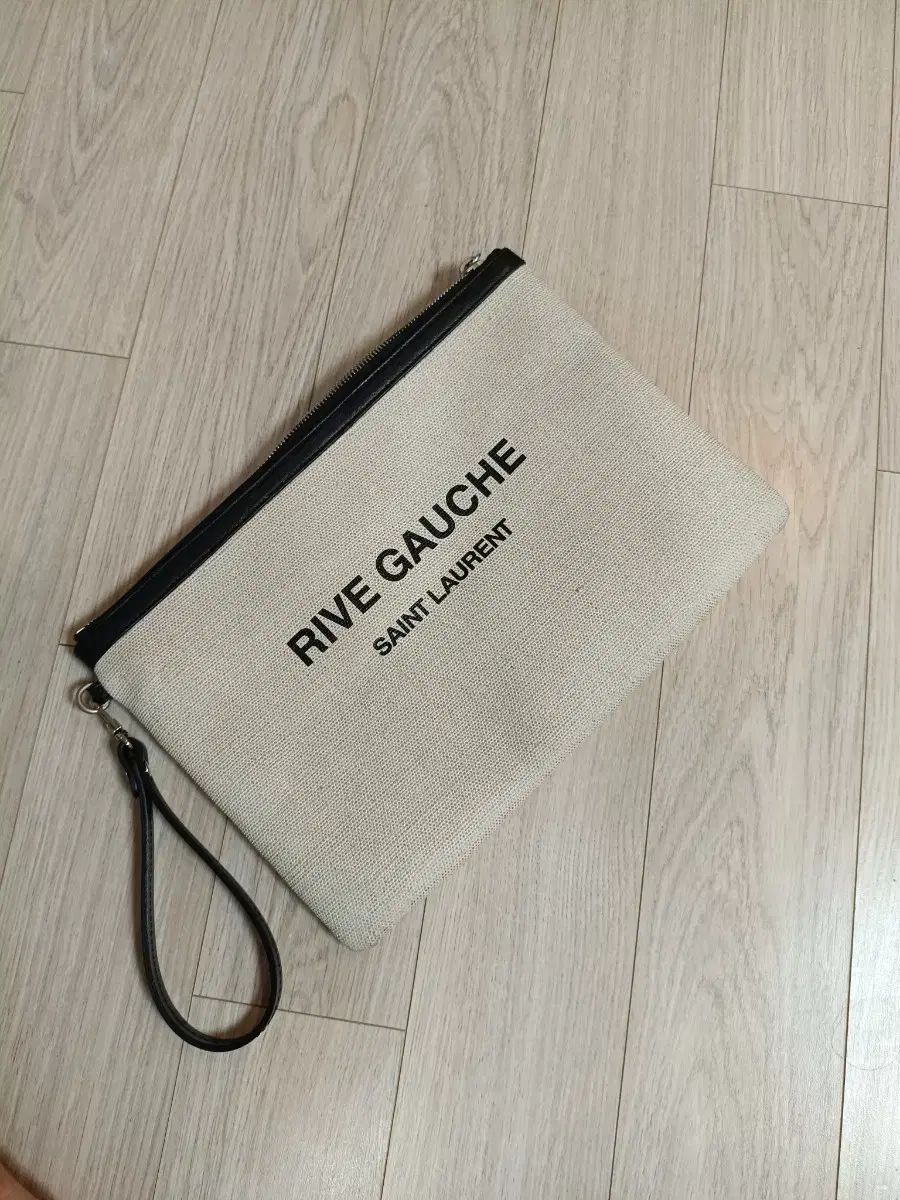 イヴ サンローラン リーヴ ゴーシュ ポーチ クラッチバッグ