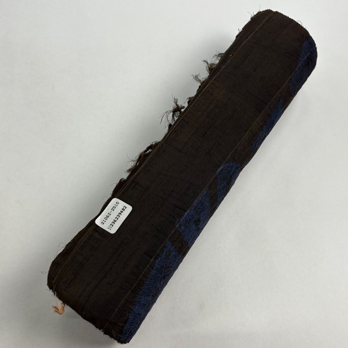  反物 秀品 小紋 紬地 証紙有り 幾何学模様 絞り 焦茶色 正絹 その他 着物反物