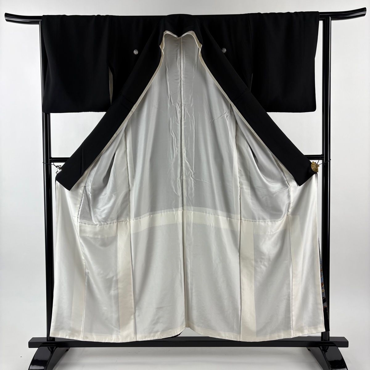  黒留袖 身丈155 cm 裄丈63 5 S 袷 風景 松 刺繍 金糸 黒 正絹 黒留袖 着物