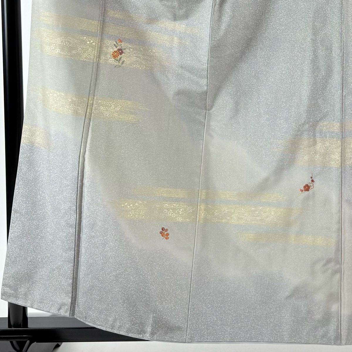 付下げ 身丈159.5 cm 裄丈64.5 M 袷 大島紬地 証紙 霞 草花 刺繍 金銀糸 灰緑 正絹