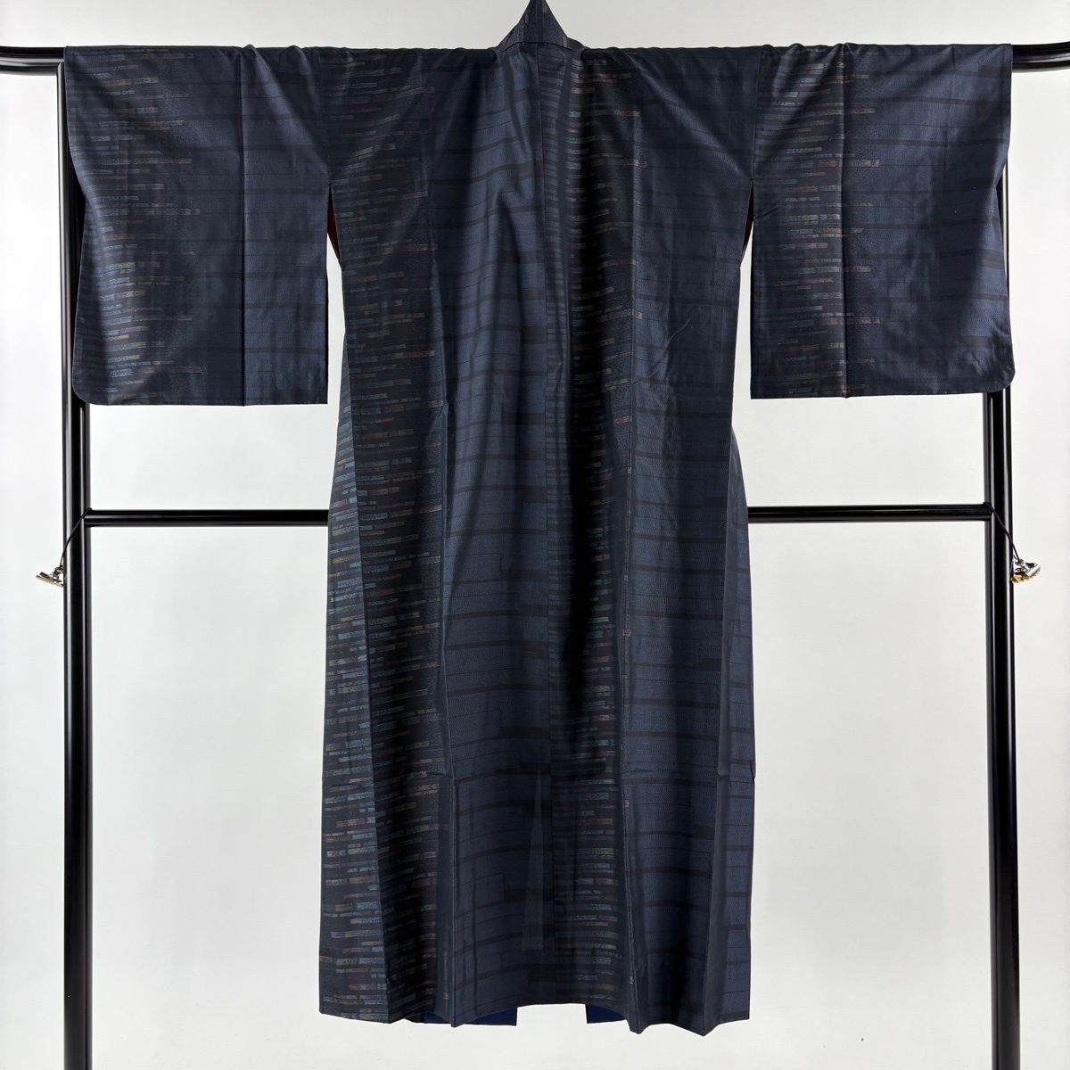 道中着 身丈136 cm 裄丈71 L 和装コート 大島紬地 証紙 幾何学模様 縞 濃紺 正絹 秀品