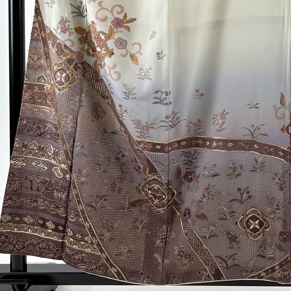 訪問着 身丈158 cm 裄丈67 M 袷 華文 草花 刺繍 金糸 灰色 正絹 秀品