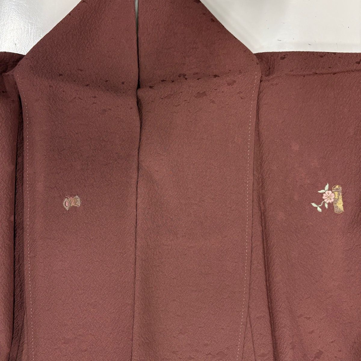  付下げ 身丈167 cm 裄丈65 5 M 袷 霞 花籠 絞り 刺繍 小豆色 正絹 秀品 訪問着 付け下げ 着物