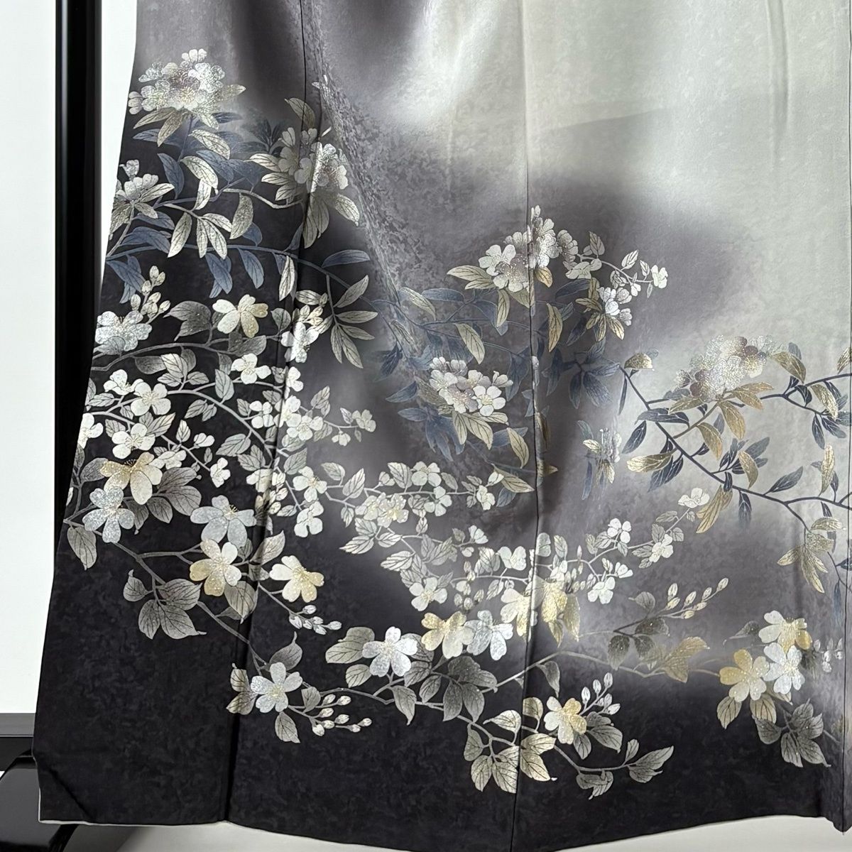 訪問着 身丈164.5 cm 裄丈66.5 M 袷 落款 枝花 金銀彩 染め分け 灰紫 正絹 秀品