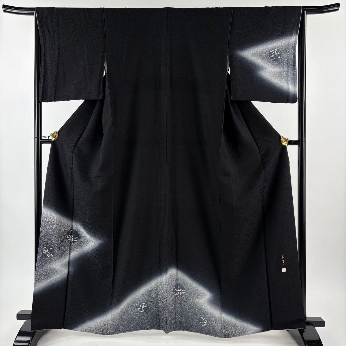 付下げ 身丈164 cm 裄丈65.5 M 袷 林淳一 落款 花びら 丸文 箔 金彩 黒 正絹 秀品