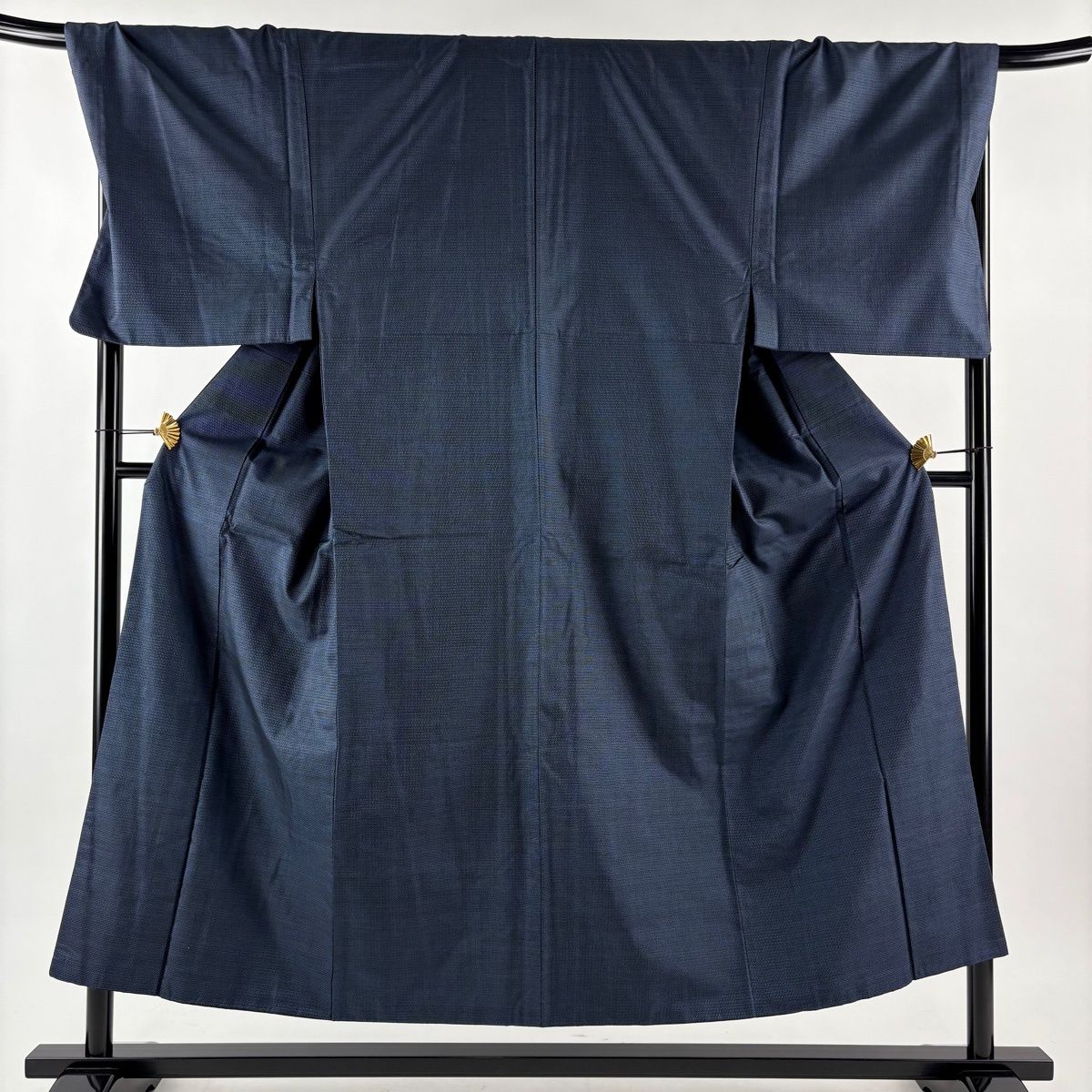 男着物 身丈151 cm 裄丈71 L 袷 紬地 亀甲絣 紺色 正絹 秀品