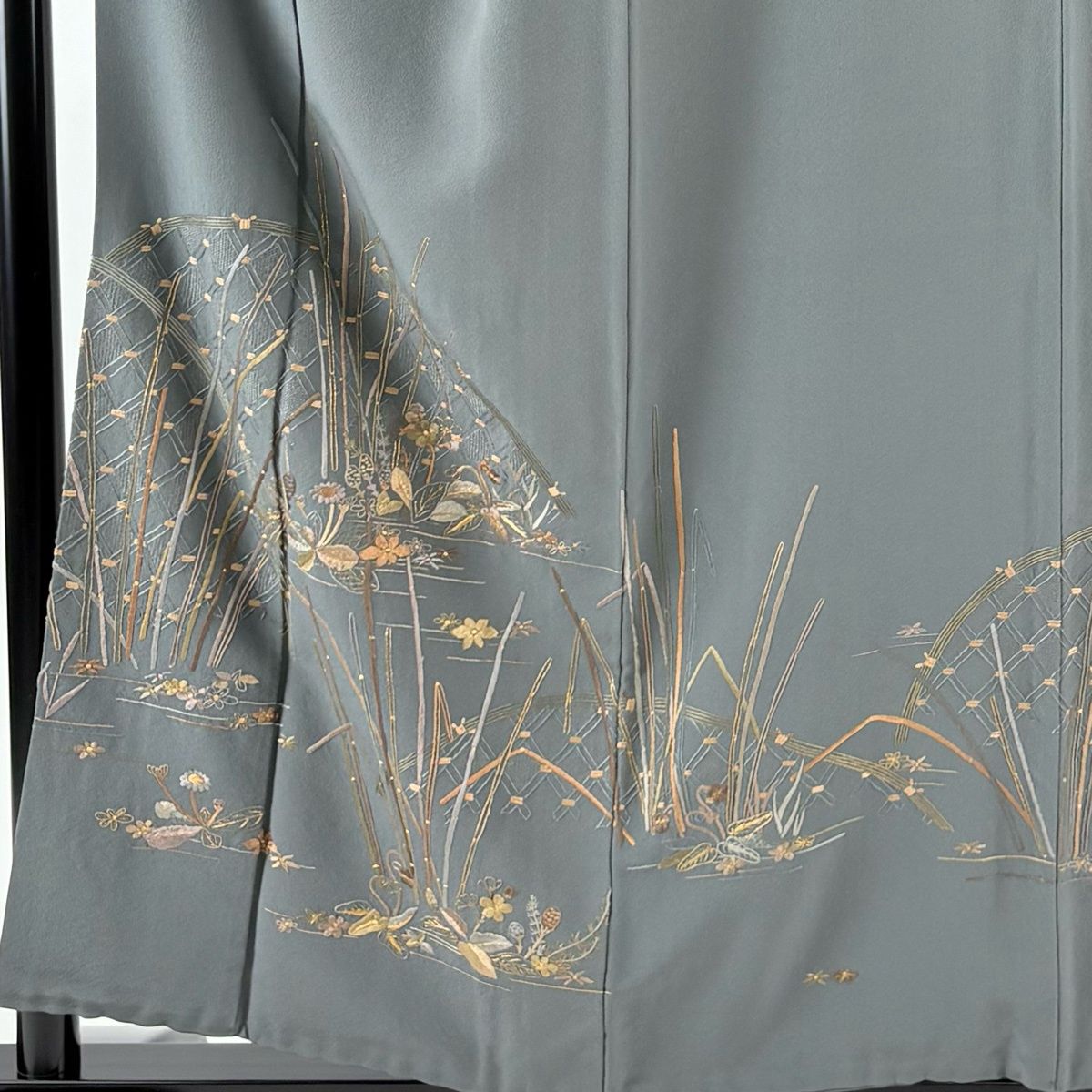 訪問着 身丈157 cm 裄丈65 M 袷 やまと 草花 木賊 刺繍 金糸 灰色 正絹