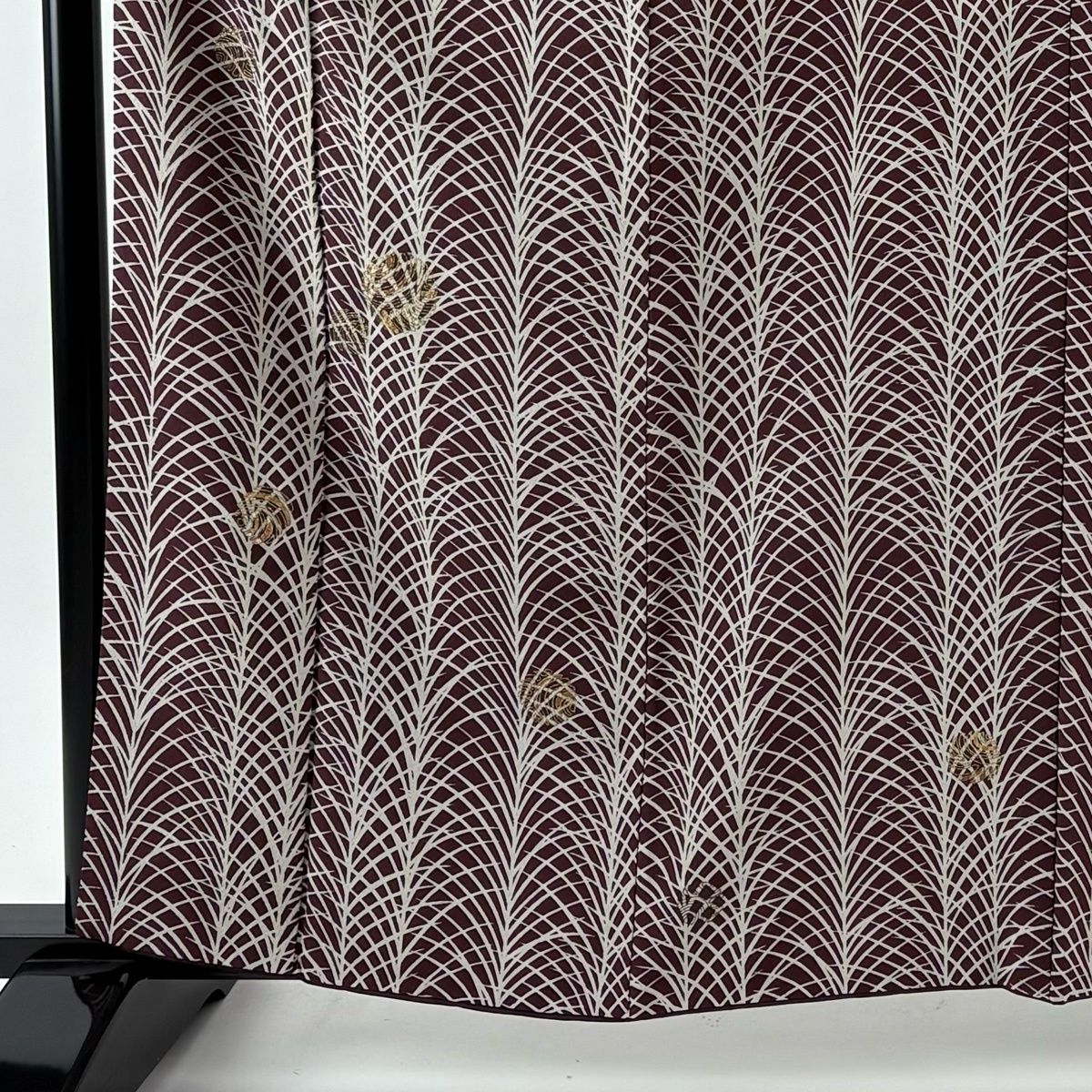 付下げ 身丈162.5 cm 裄丈66 M 袷 中村玉緒 落款 葉柄 幾何学 金銀彩 赤紫 正絹