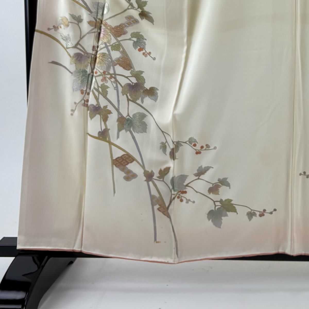 付下げ 身丈160 cm 裄丈65 M 袷 和田光正 落款 葉と実 七宝 金銀彩 クリーム 正絹