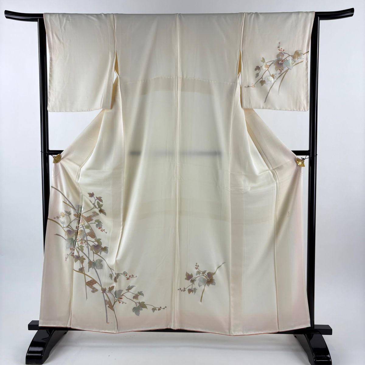 付下げ 身丈160 cm 裄丈65 M 袷 和田光正 落款 葉と実 七宝 金銀彩 クリーム 正絹