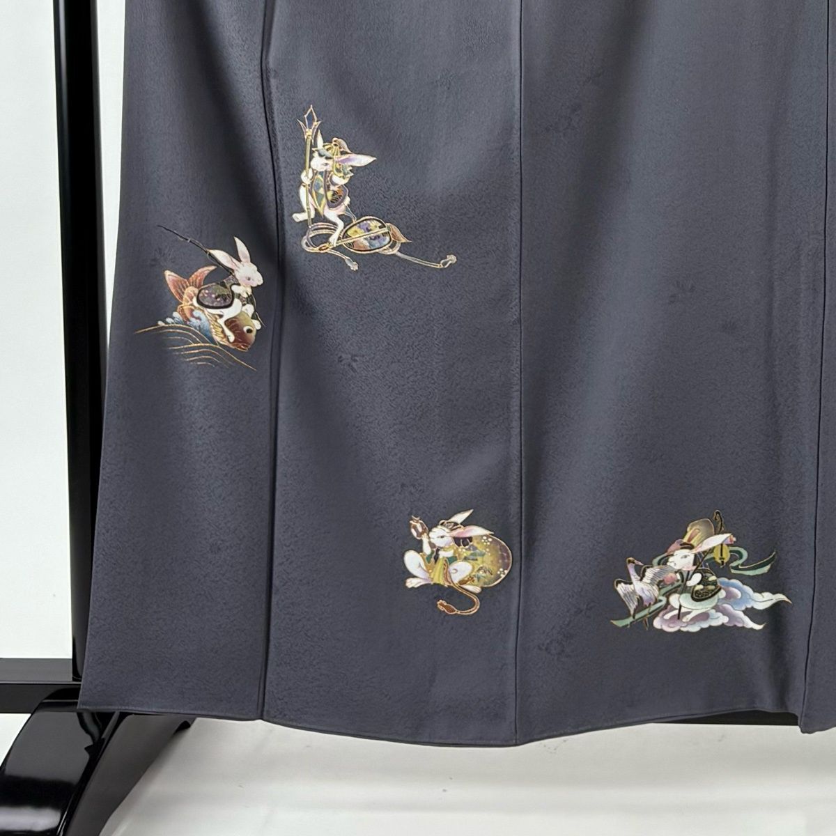 付下げ 身丈161 cm 裄丈66 M 袷 島田えり茂 落款 うさぎ 魚 金彩 灰色 正絹