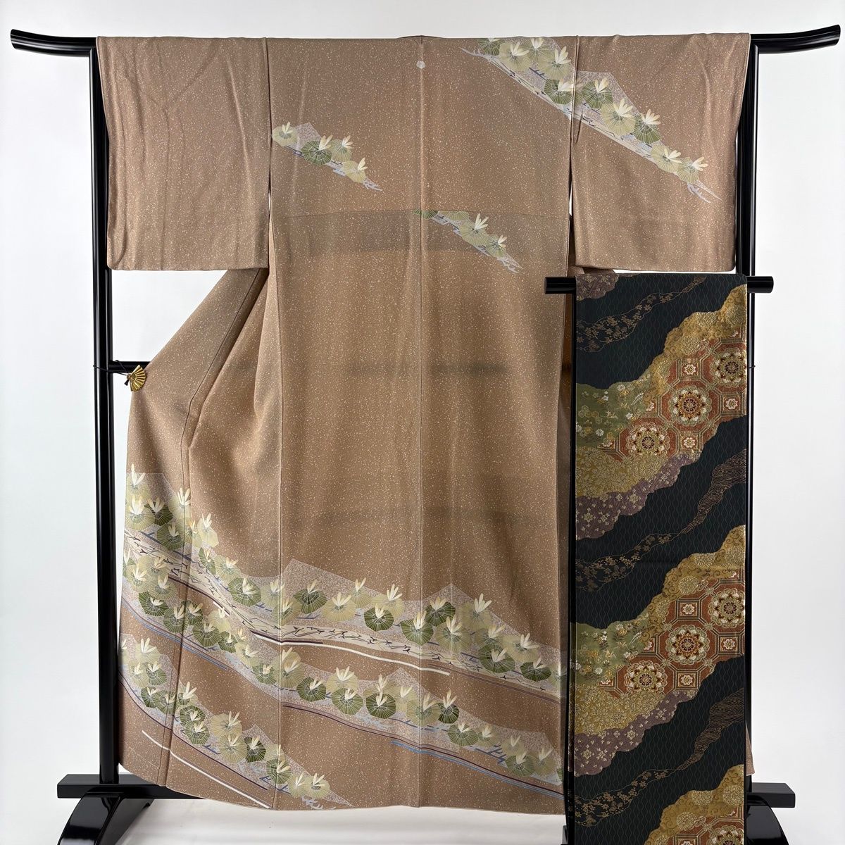 訪問着 身丈158.5 cm 裄丈65.5 M 袷 袋帯セット 落款 若松 松葉 金糸 薄茶色 正絹 秀品 一つ紋