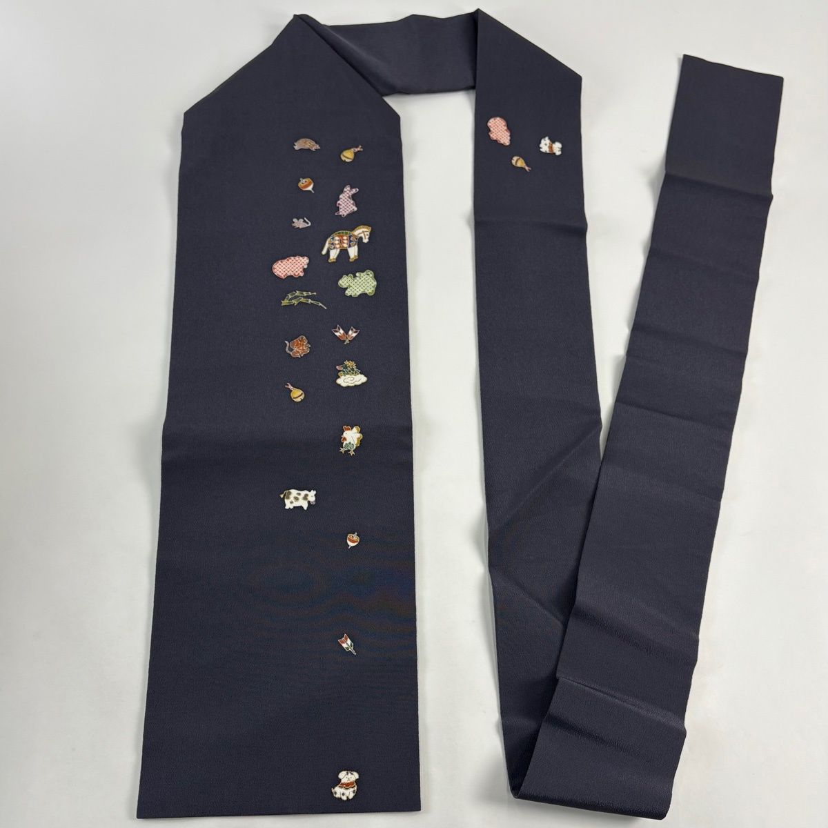 名古屋帯 秀品 十二支 金彩 縮緬 黒灰 正絹 名古屋帯 帯 着物