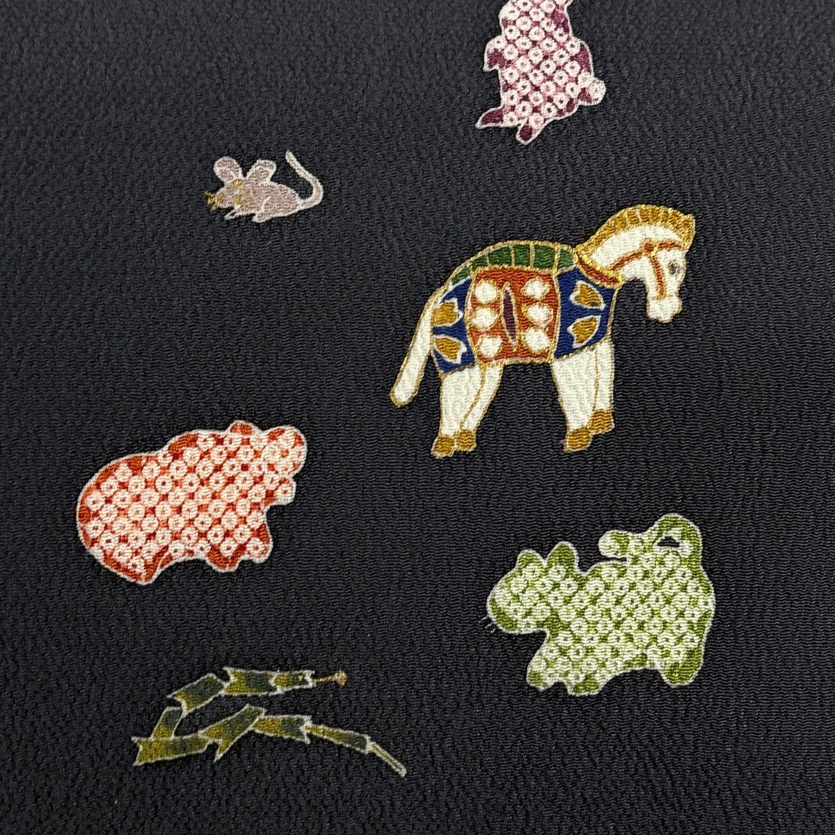 名古屋帯 秀品 十二支 金彩 縮緬 黒灰 正絹