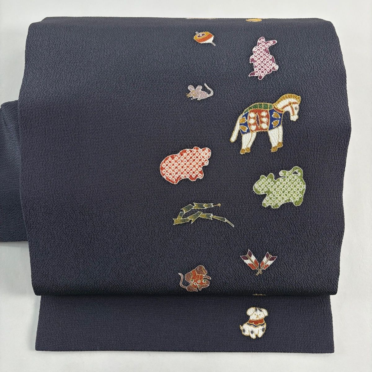 名古屋帯 秀品 十二支 金彩 縮緬 黒灰 正絹