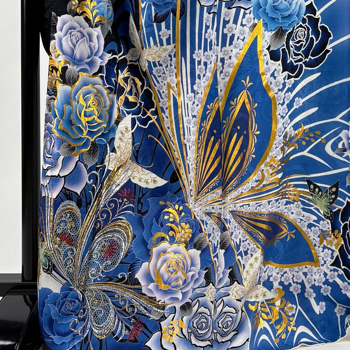 振袖 身丈174.5 cm 裄丈69.5 L 袷 薔薇 蝶 銀通し 箔 青 正絹