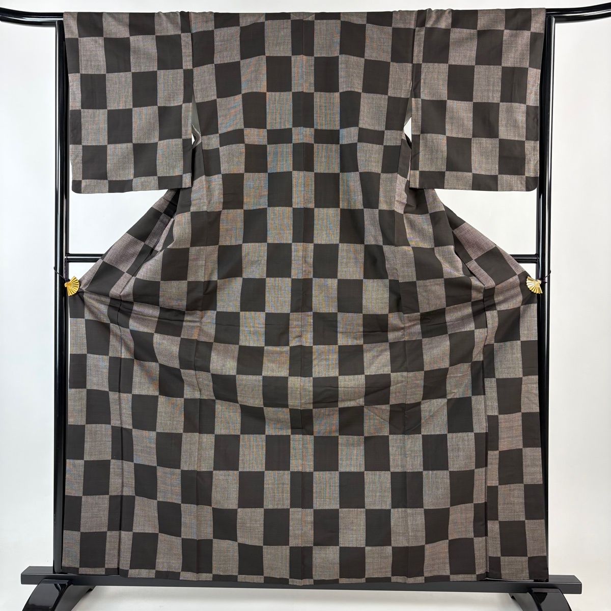 紬 身丈165.5 cm 裄丈64 M 袷 変わり市松 焦茶色 正絹 秀品