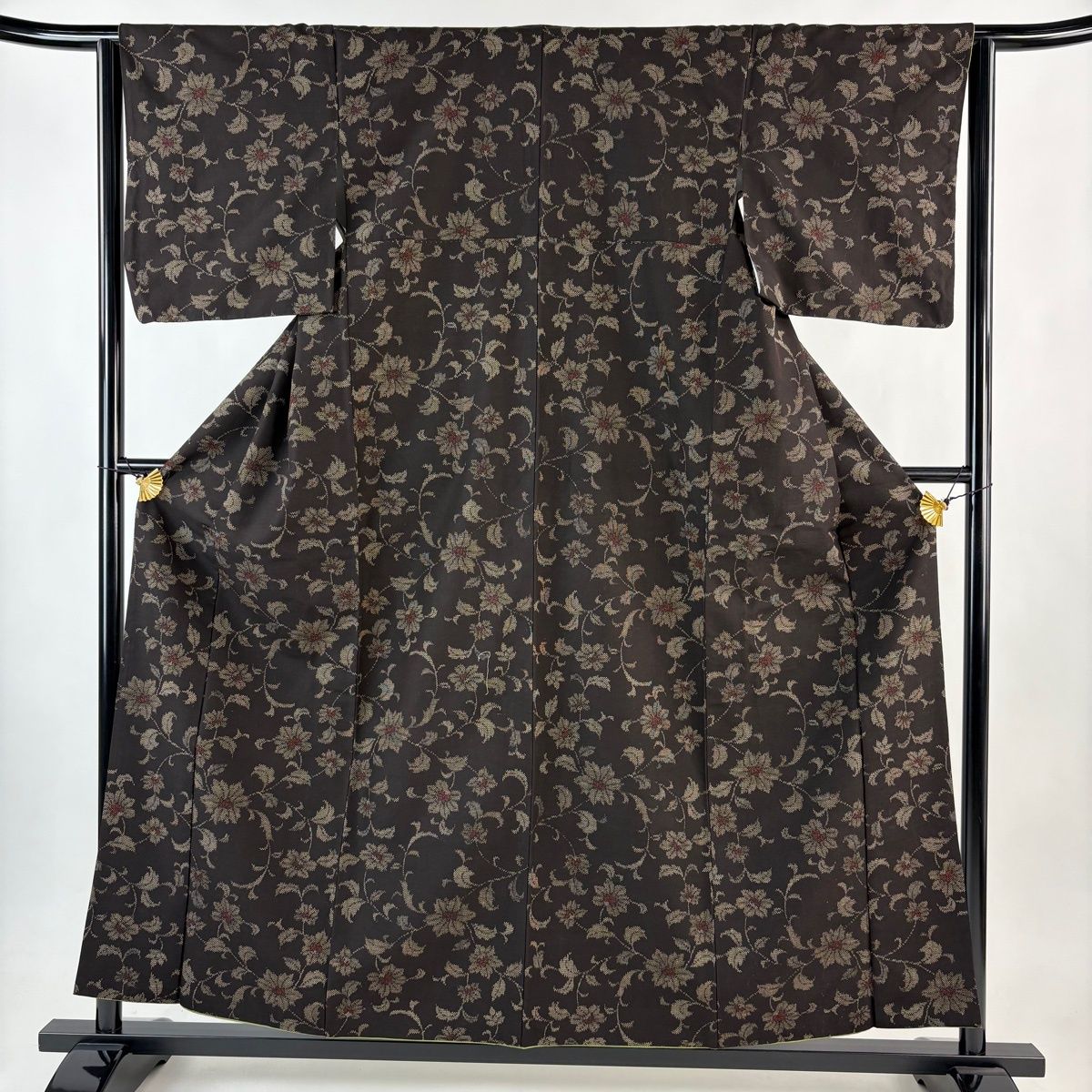 紬 身丈158 cm 裄丈63 5 S 袷 花唐草 焦茶色 正絹 秀品