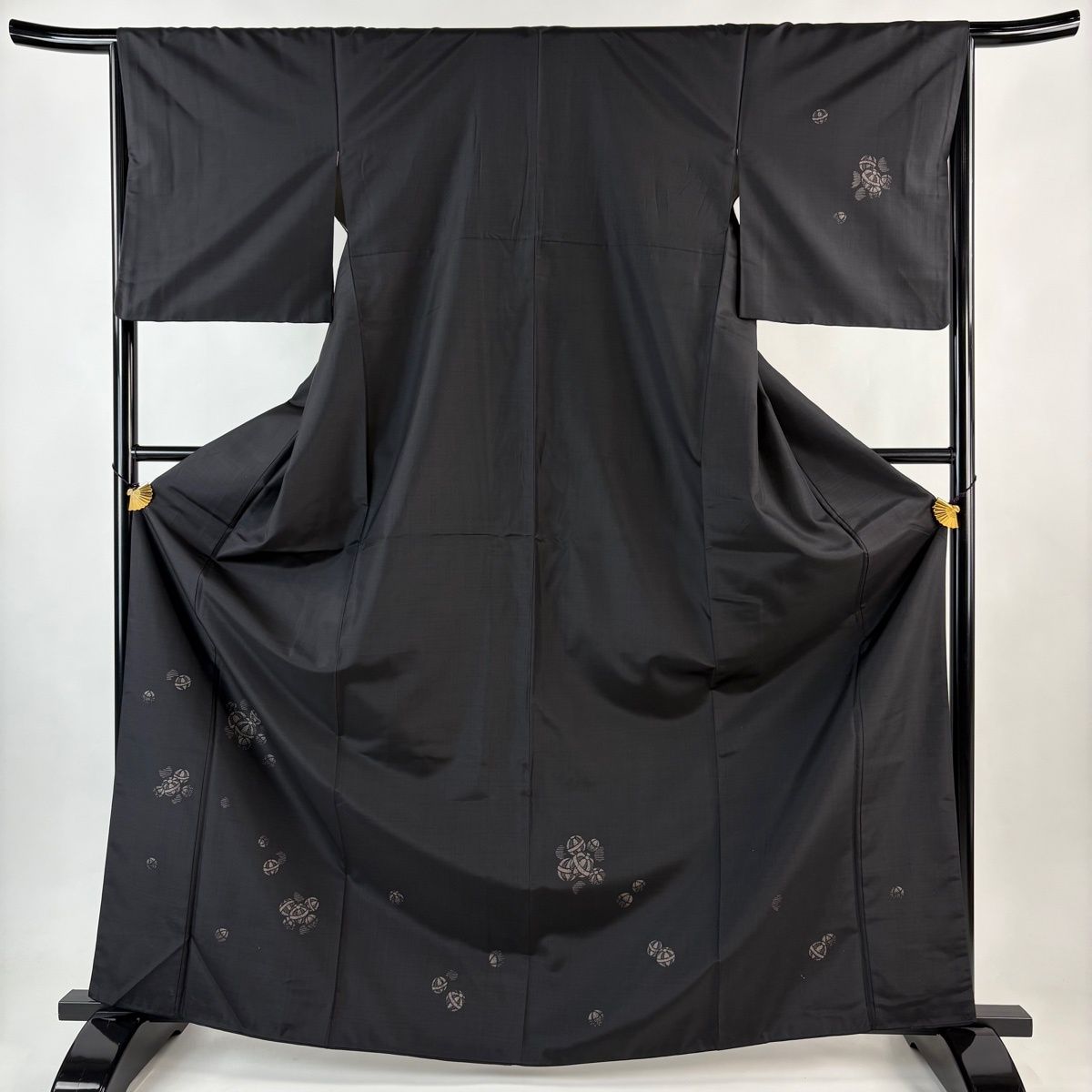 付下げ 身丈168 cm 裄丈65.5 M 袷 紬地 手鞠 墨色 正絹 秀品