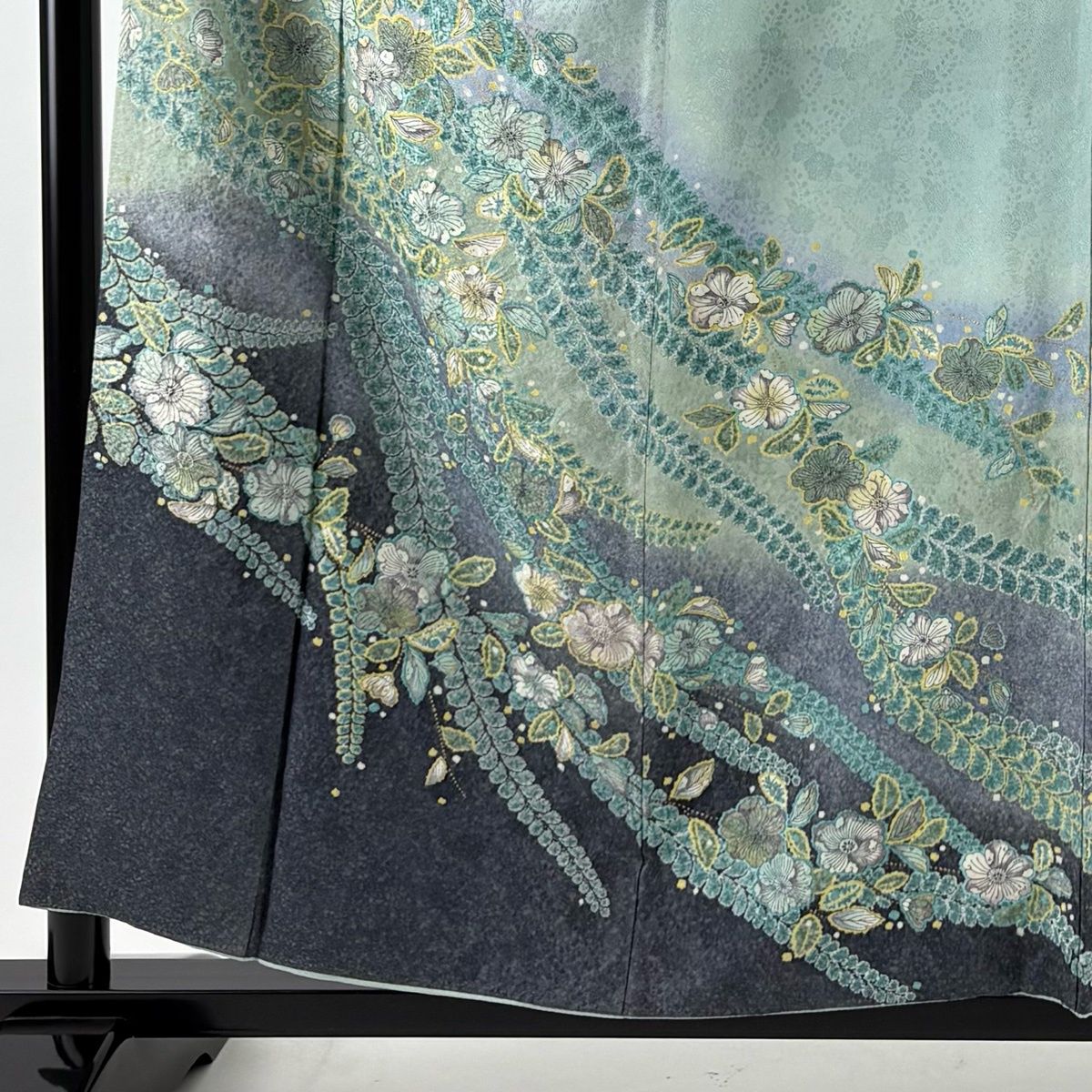 訪問着 身丈158 cm 裄丈65.5 M 袷 落款 辻が花柄 地紋 金彩 ぼかし 薄緑 正絹 秀品