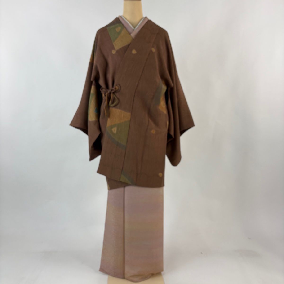道中着 身丈89 cm 裄丈66.5 M 和装コート 幾何学 絞り 茶色 正絹 秀品